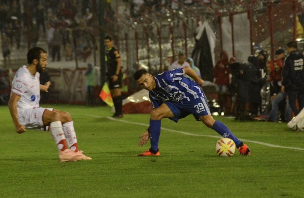 Godoy Cruz perdió ante Huracán y perdió su chance de acercarse a los de arriba