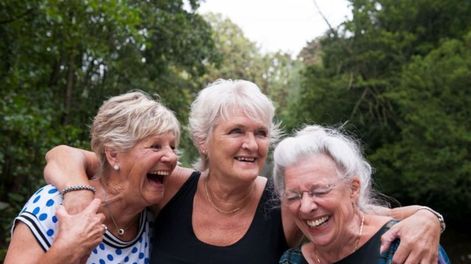 &nbsp;Envejecimiento saludable: es el proceso de fomentar y mantener la capacidad funcional que permite el bienestar en la vejez.&nbsp;