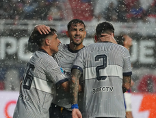 Bajo un diluvio, Boca derrotó 2-0 a San Lorenzo en el clásico. Goles: Lozano y Merentiel.&nbsp;