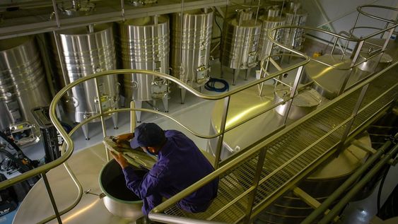 Crisis. En octubre, los ATP ayudaron a cubrir hasta 50% de los sueldos de 551 mil trabajadores de firmas privadas de todo el país. Foto: Orlando Pelichotti / Los Andes.