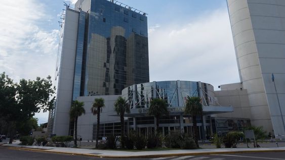 Una parte del ahora ex hotel Intercontinental será utilizado por el hospital Italiano para ampliar su capacidad de camas para pacientes con Covid-19. Foto  : Orlando Pelichotti/ Los Andes