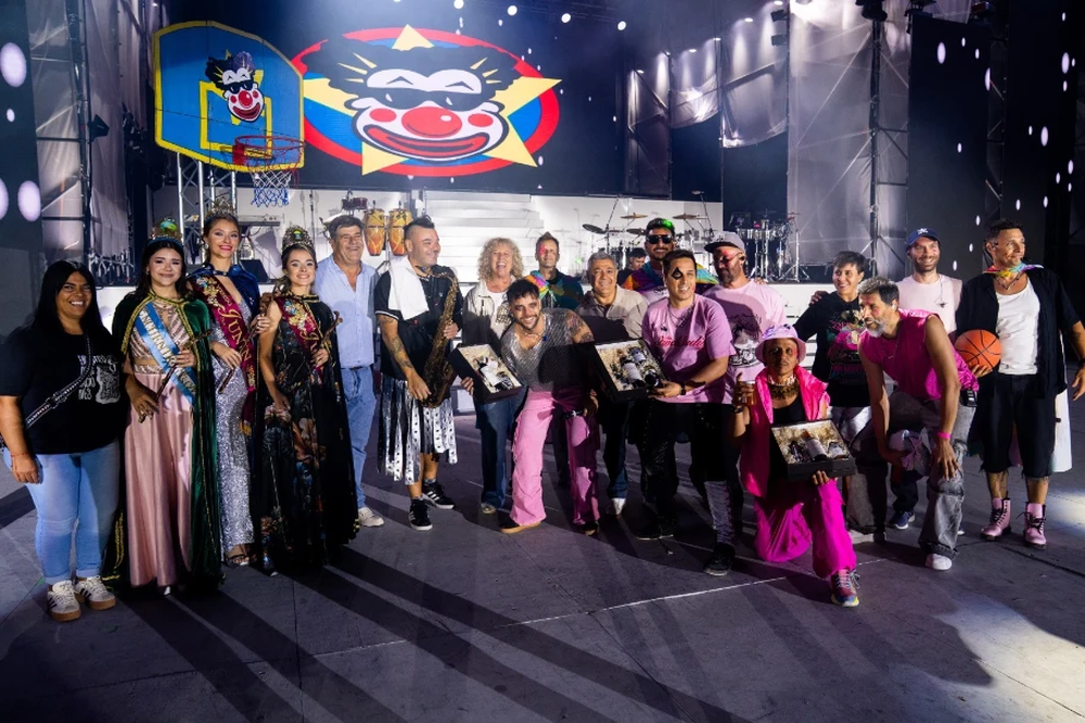 Broche de oro: Los Caligaris coronaron la tercera noche con un show festivo que hizo cantar y bailar al público de principio a fin.