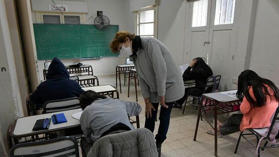 Muchos chicos no asisten a clases presenciales por enfermedades preexistentes o por decisión familiar ante el miedo de contagiarse de Covid-19. - Foto: Orlando Pelichotti / Los Andes