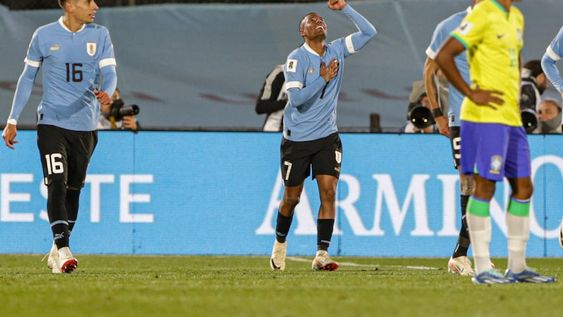 Nicolás De la Cruz marcó el segundo gol en el triunfo de Uruguay ante Brasil / EFE.
