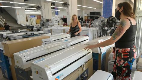 En 12 cuotas, cada $10.000 se abonarían cuotas de $949,17, o $11.390,04 al finalizar el año. Foto: Orlando Pelichotti / Los Andes