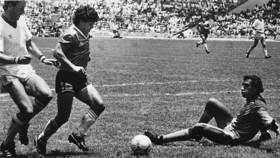 Los secretos de Argentina-Inglaterra, el partido que convirtió a Maradona en el héroe global de los marginados