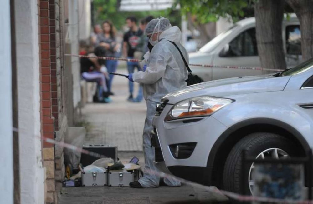 El ingreso a la casa de Moya, luego de que lo asesinaran para robarle. Ignacio Blanco/Los Andes
