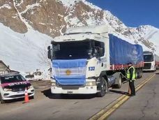 Reapertura del paso Cristo Redentor: la llegada de los primeros camiones desde Chile