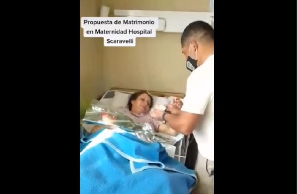 Una joven estaba internada en el hospital Scaravelli porque acababa de dar a luz y su novio le pidió casamiento.