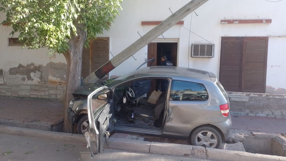 Un choque entre dos autos en la ciudad de San Martín dejó un hombre de Neuquén con traumatismos graves y varios lesionados