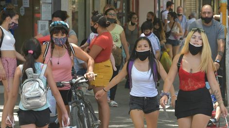 Los Andes | La Municipalidad de la Ciudad transformo en peatonal las calles General Paz y algunas cuadras de la Avenida San Martín
