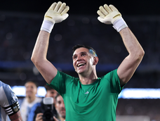Dibu Martínez, figura de la Selección Argentina. Foto: Juan Ignacio Roncoroni vía EFE