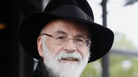 A los 66 años murió el escritor de ciencia ficción inglés Terry Pratchett