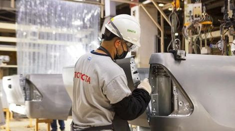 Toyota ofrece puestos de trabajos y pansatías para estudiantes.