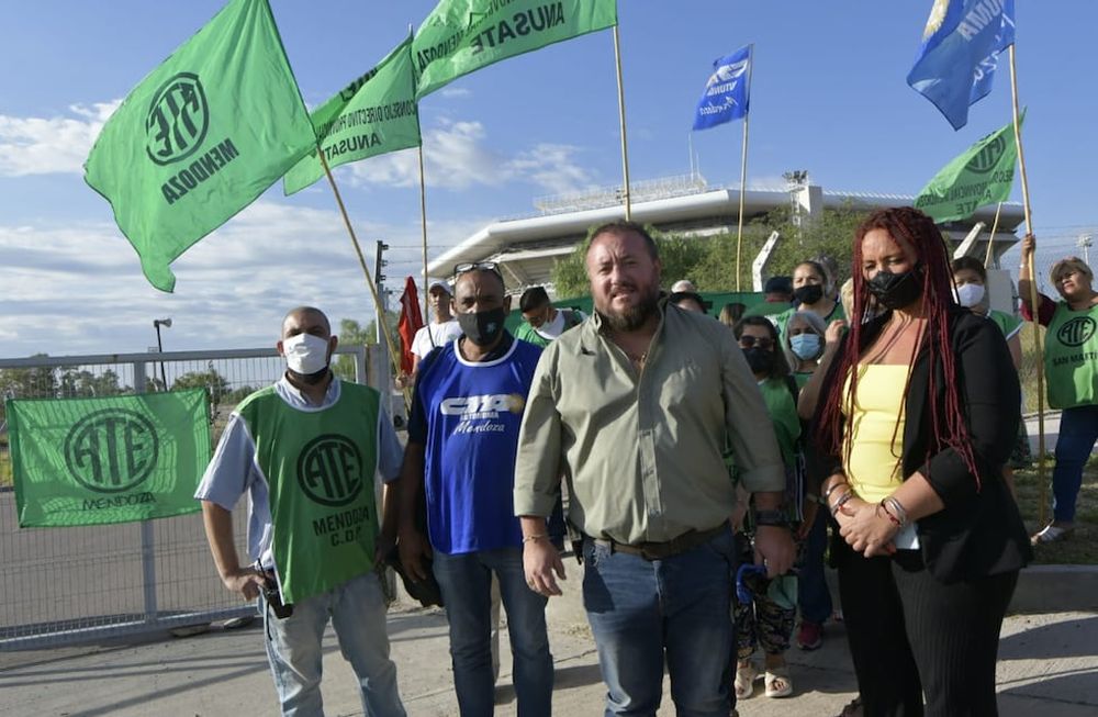 Roberto Macho, titular de la Asociación de Trabajadores del Estado (ATE) en el Arena Aconcagua donde se llevan adelante las negociaciones salariales con el Gobierno. Foto: Orlando Pelichotti / Los Andes