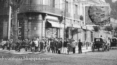 Los Andes | La Suprema Corte funcionaba en la casa del ex gobernador Carlos González Pintos, que ocupaba un cuarto de manzana al suroeste de la intersección de Necochea y San Martín. / Foto: Mendoza Antigua.