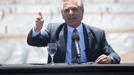 El presidente Alberto Fernández arribó este miércoles a Mendoza para inaugurar la ampliación de la Planta Depuradora de Líquidos Cloacales El Paramillo, en el departamento de LavalleAlberto Fernández en Mendoza. Estuvo junto al ministro de Obras Públicas, Gabriel Katopodis; el intendente de Lavalle, Roberto Righi; y el ministro de Infraestructura, Mario IsgróFoto: Ignacio Blanco / Los Andes