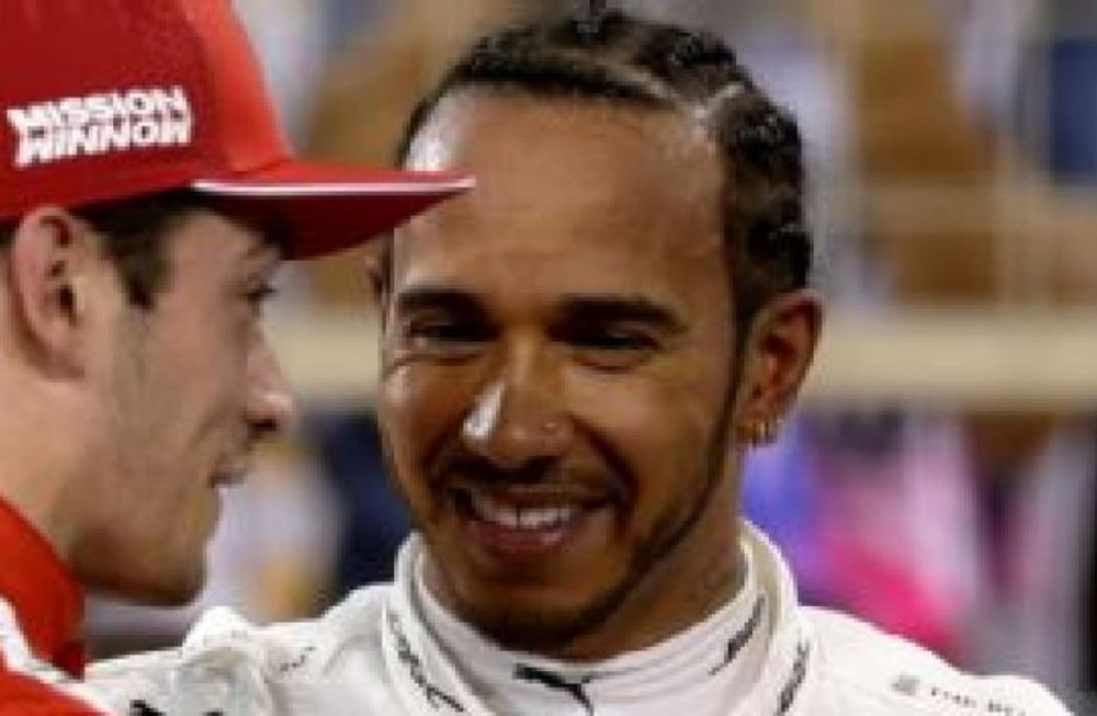 Hamilton enciende la interna de Ferrari