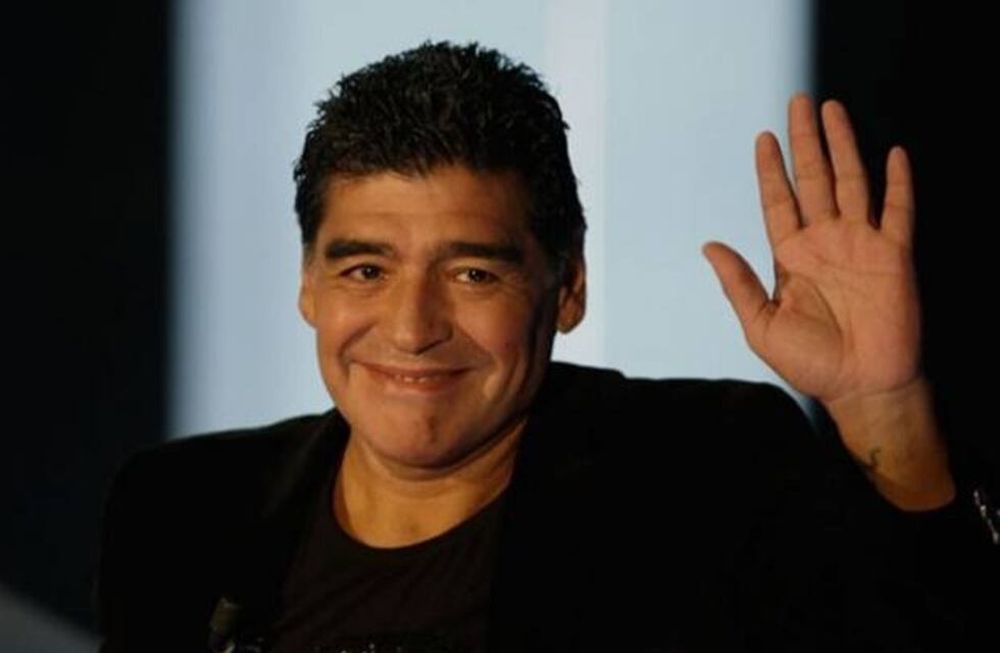 Atentos, amantes del fútbol: Maradona volverá a jugar