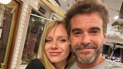 La elección estética de la pareja responde a una búsqueda de equilibrio entre la practicidad cotidiana y la calidez de los materiales.