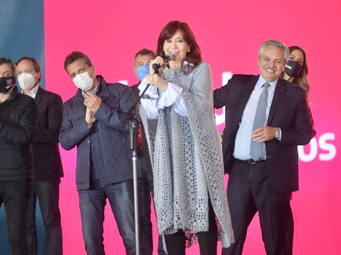 Cierre de campaña de Frente de todos con Cristina kirchner y Alberto Fernández. Foto: Corresponsalía.