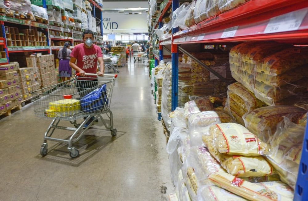 El presidente Alberto Fernández gusta decir que el parate económico es por la pandemia, no por la cuarentena. Así, la culpa es del coronavirus, no una responsabilidad del Gobierno. / Archivo