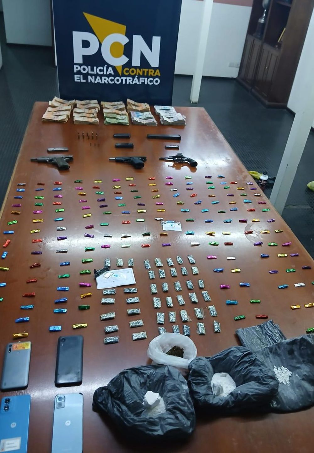 Los elementos incautados en Las Heras. Ministerio de Seguridad y Justicia. 