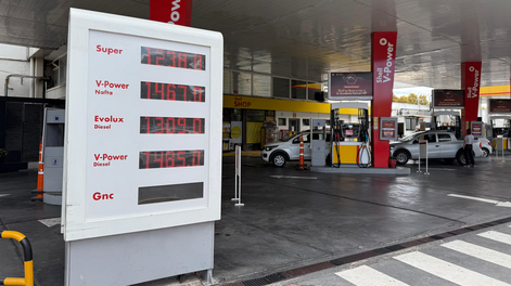 Shell y Axión se sumaron a YPF y también bajaron sus precios
