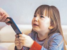 Uso de celular en Mendoza: 8 de cada 10 chicos de 8 años acceden a un celular, ya sea propio o familiar, mientras que un 17% no usa.