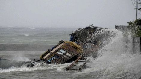 Un tifón en el centro de Filipinas dejó muertos y 720 mil evacuados