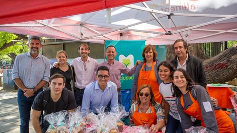 Sigue la venta de Pan Dulce Solidario en plaza Independencia