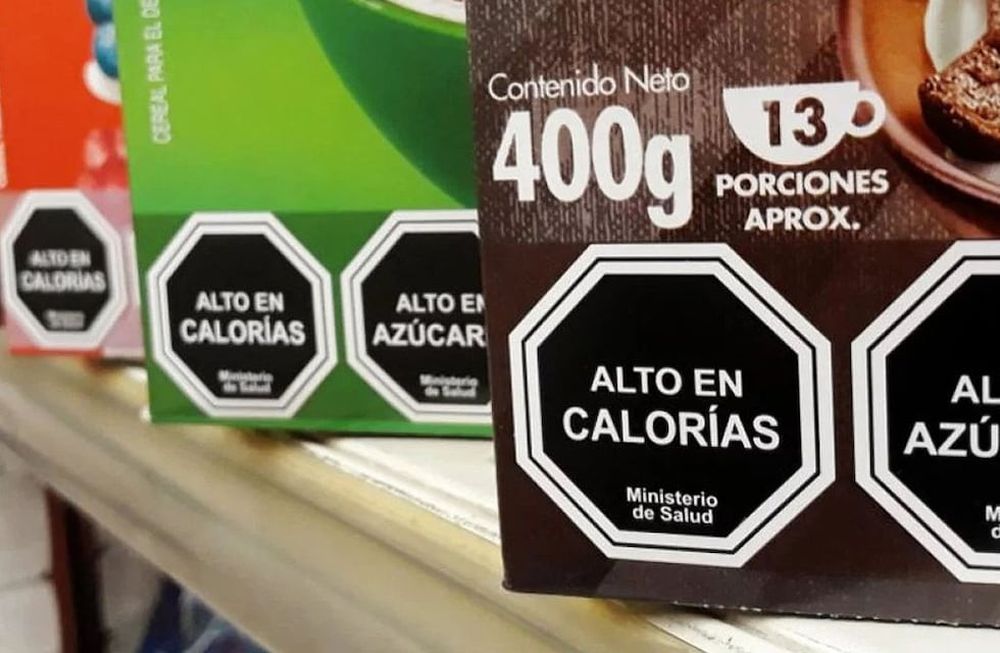 En 2021, el proyecto de hex&aacute;gonos negros fue impulsado por los mendocinos Julio Cobos y Anabel Fern&aacute;ndez Sagasti.