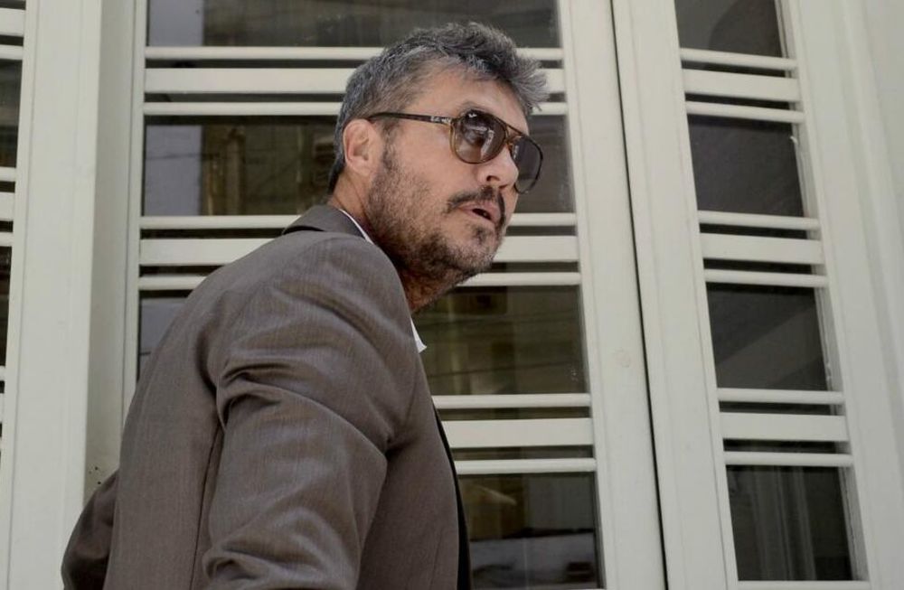 Tinelli pidió unos días más antes de su remoción de la presidencia de la LPF. Igualmente se reúnen todos los dirigentes, él incluido, en la AFA. .