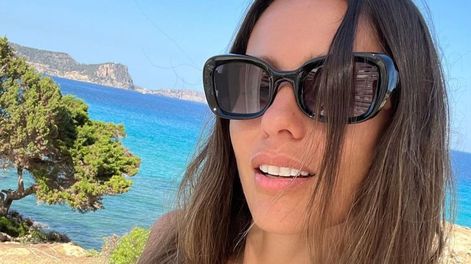 Pampita está de vacaciones en Ibiza con sus hijos