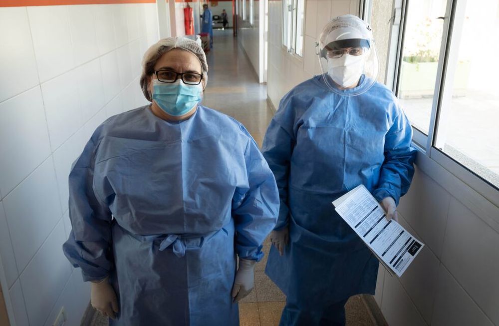 Personal de salud provincial realizó ayer 1.043 determinaciones, de las cuáles 563 fueron negativas y 480 positivas. Foto: Ignacio Blanco / Los Andes