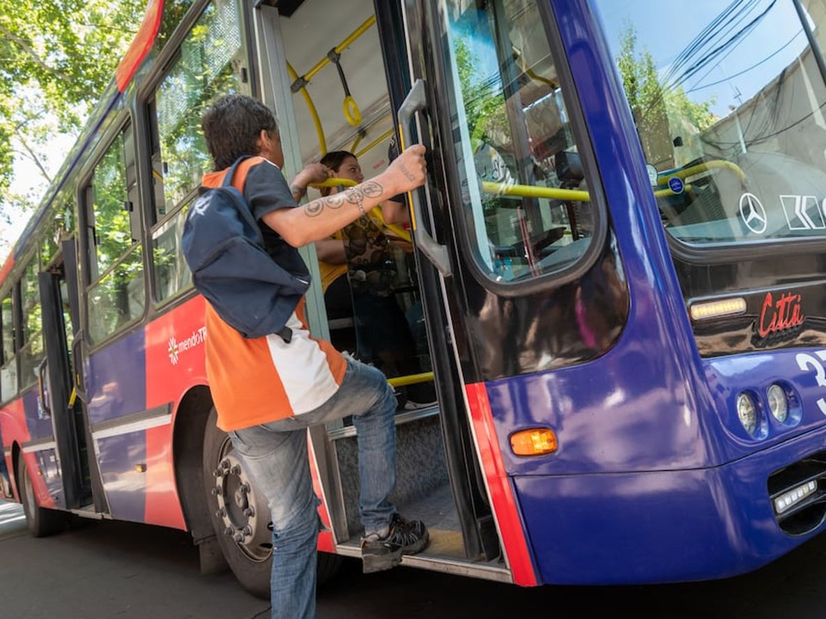 El Gobierno destina casi $800 millones por día para mantener el precio del boleto de micros