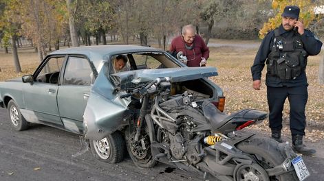 Los Andes | La ex Reina Nacional de la Vendimia Giuliana Lucoski y su pareja resultaron heridos tras un accidente de tránsito en Acceso Sur Luján de Cuyo. Foto: Orlando Pelichotti / Los Andes