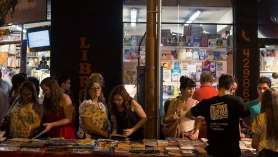 se realiza este viernes la noche de las librerias: cuando la lectura sale a la calle