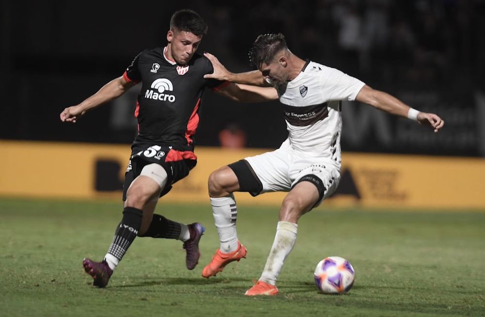 Instituto cayó derrotado 1 a 0 en su visita a Platense en uno de los cuatro encuentros de este viernes en el inicio de la décima fecha de la Liga Profesional de Fútbol (LPF). / Federico López (Gentileza).