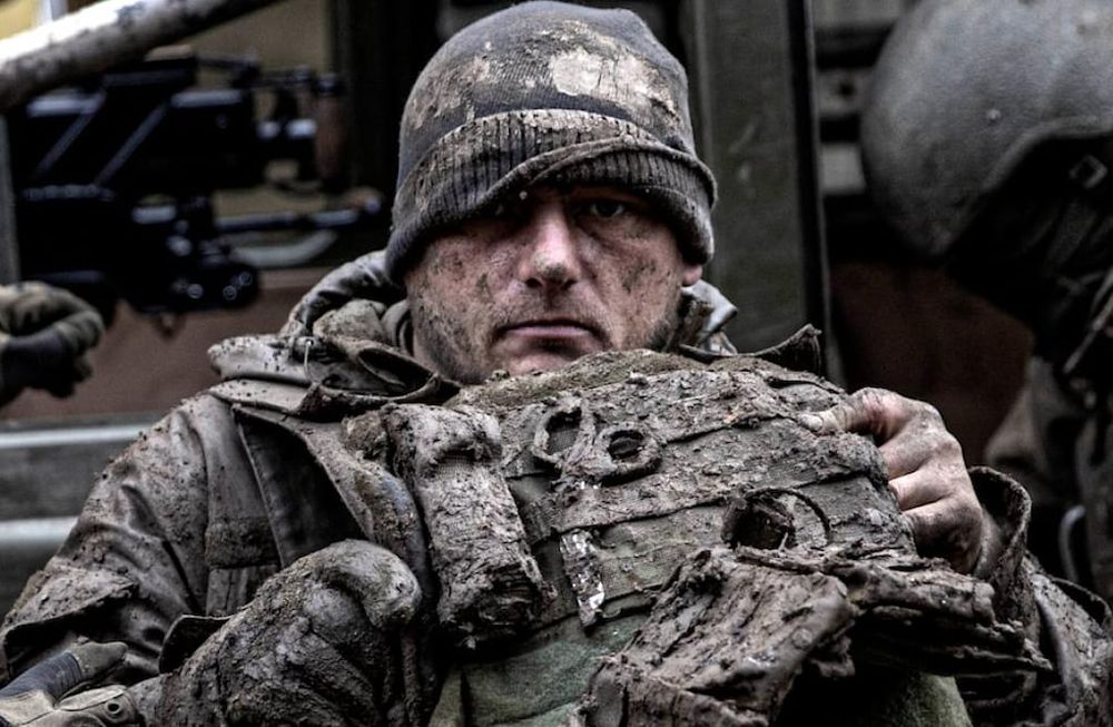 Soldado ucraniano en Bajmut. Aseguran estar en una picadora de carne mientras Zelenski no ordena la retirada de la ciudad sitiada por el Grupo Wagner.