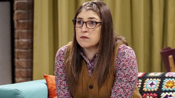 Nada de nerd, la actriz Mayim Bialik de “The Big Bang Theory” es una bomba sexy
