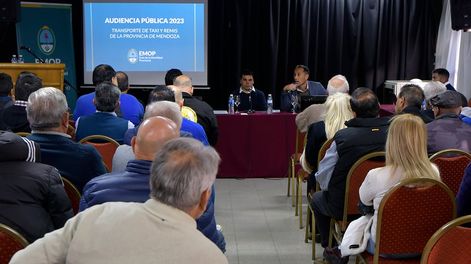 Los Andes | Audiencia pública por aumento en tarifa de taxis y remises. Se realizó la audiencia en el Centro de Congresos y Exposiciones, por el pedido de aumentar la bajada de bandera, y la ficha por kilómetro recorrido.  Foto: Orlando Pelichotti