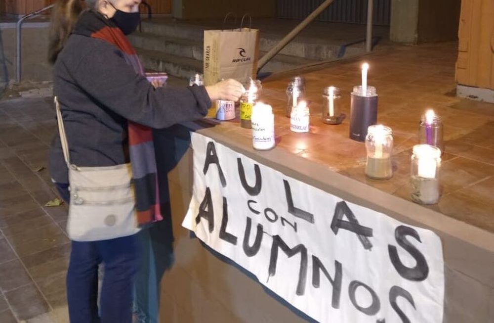 Padres de alumnos de colegios de la UNCuyo ya han hecho otras vigilias, como cuando pidieron la vuelta a clases presenciales tras la pandemia.