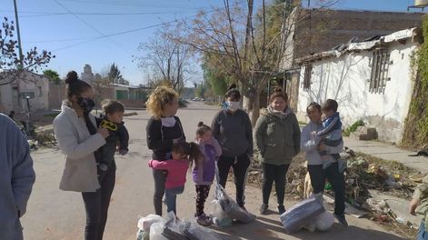 Los Andes | La asociación Luciérnagas ya comenzó a recibir frazadas en donación, que serán destinadas a familias carenciadas del barrio La Favorita.