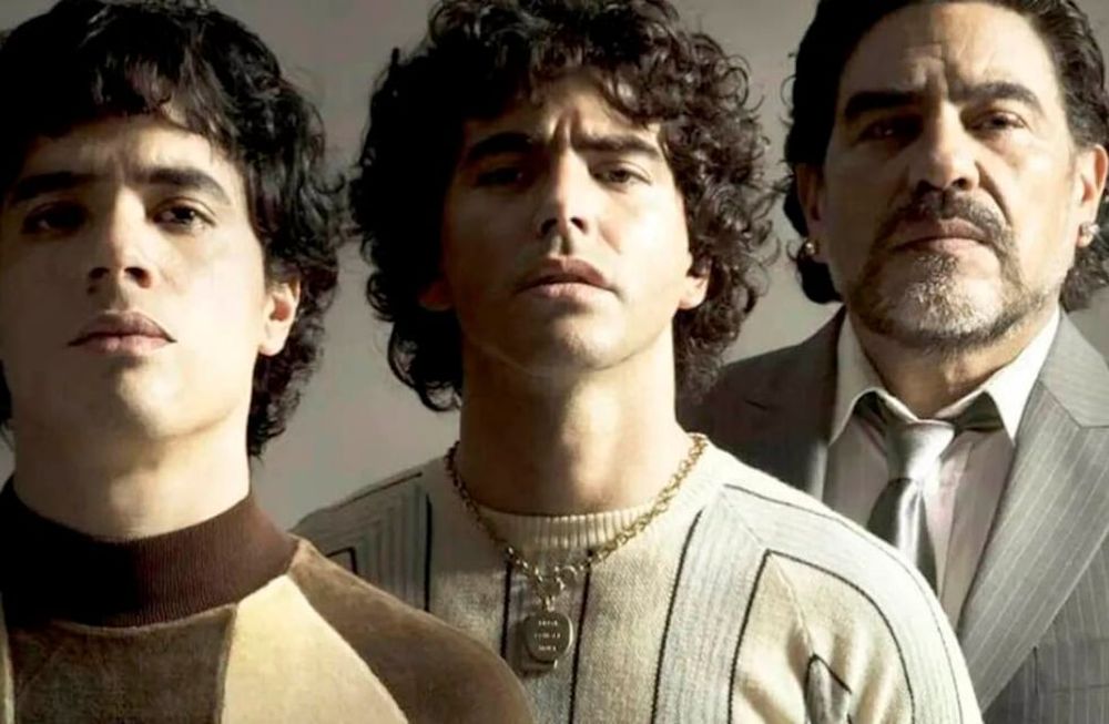 El primer episodio de Maradona: Sueño Bendito podrá verse el 28 de octubre a las 22 por la TV abierta en Buenos Aires, pero en Mendoza será necesario tener cable, TV satelital o antena de TDA. Como alternativa, podrá verse en la web de Canal 9 de Buenos Aires.