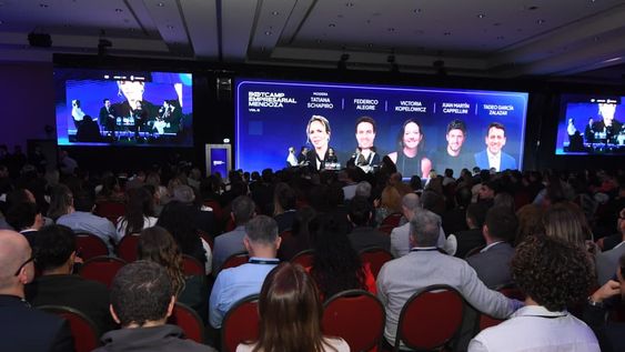 Representantes de Mercado Libre, Uber Eats, Tulipán y el Ministerio de Educación de Mendoza participaron del panel “Excelencia comercial y ventas inteligentes” en el Bootcamp Empresarial Mendoza.