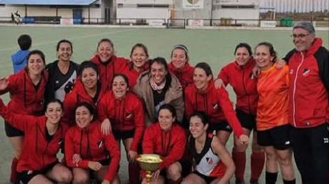 Hockey césped. Deportivo Maipú flamante campeón de la Copa de oro en la división Mamis Hockey