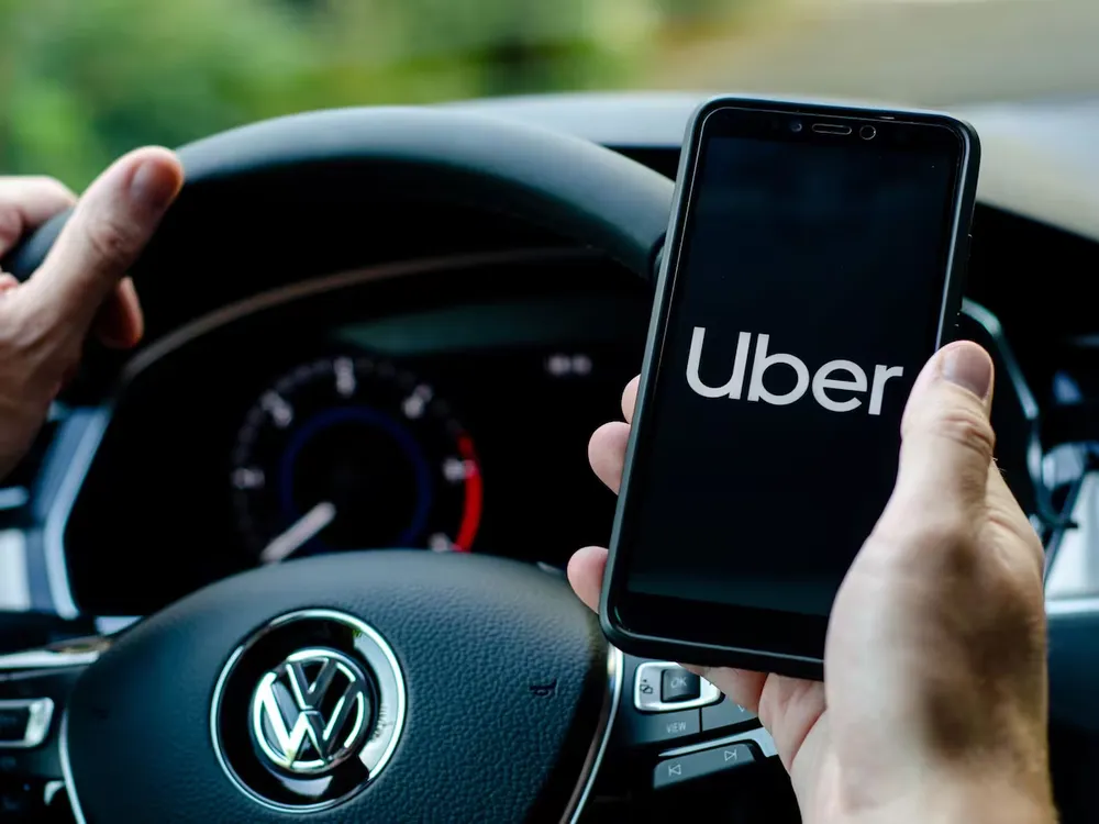 Uber se quedará con el servicio de delivery a domicilio en casi todo el mundo. 