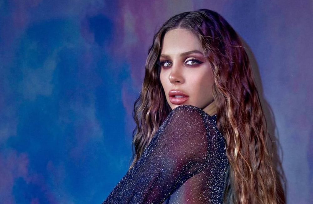 Como una diosa egipcia, Romina Malaspina se mostró casi al desnudo