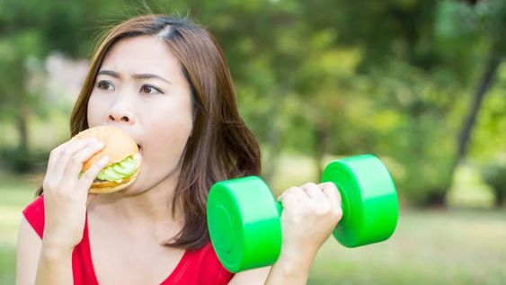 El ejercicio físico no debe intervenir con la digestión.